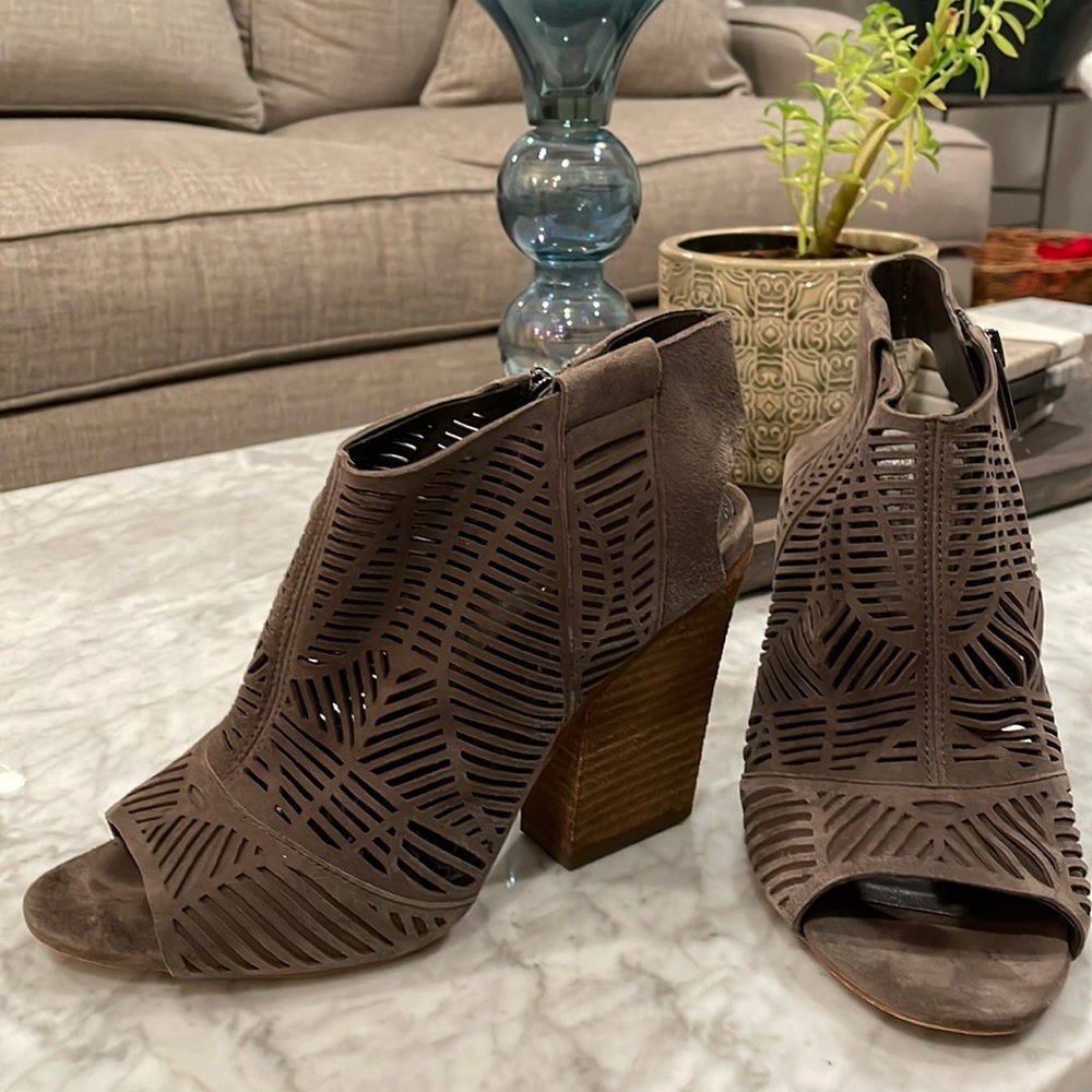 EUC Vince Camuto Kimora Open-Toe Beige Taupe Block Heel Ankle Bootie, Sz. 7